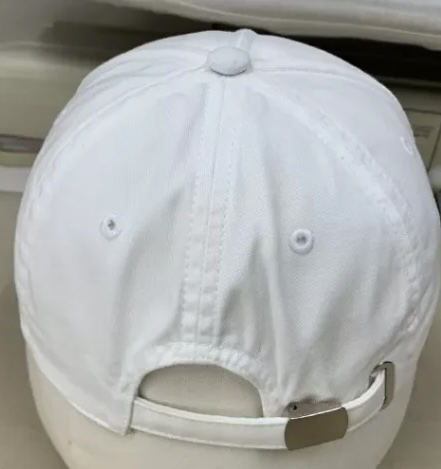 バレンシアガ キャップ 後部 漂白クリーニング後 アフター