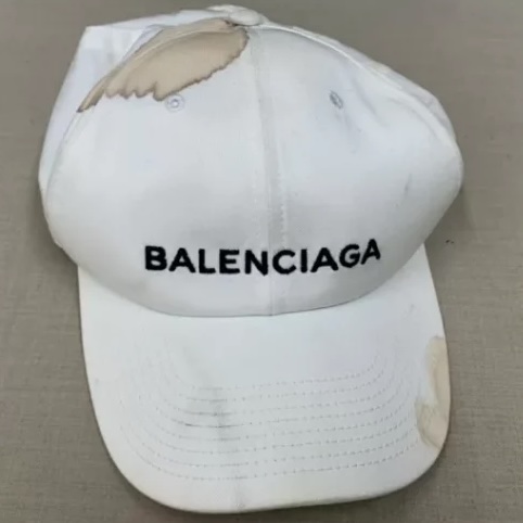 BALENCIAGA（バレンシアガ）白キャップの深刻なシミ抜き事例｜デムナの美学を「全体漂白」で呼び戻す覚悟のメンテナンス