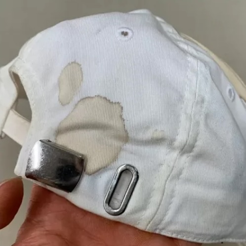 バレンシアガ キャップ 後部 放置されたシミ汚れ ビフォー