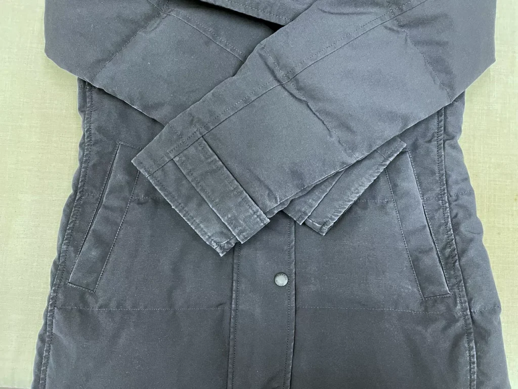 カナダグース（Canada Goose）ダウンの白化対策｜擦れによる「白み」をプロの技術で目立ちにくく復元