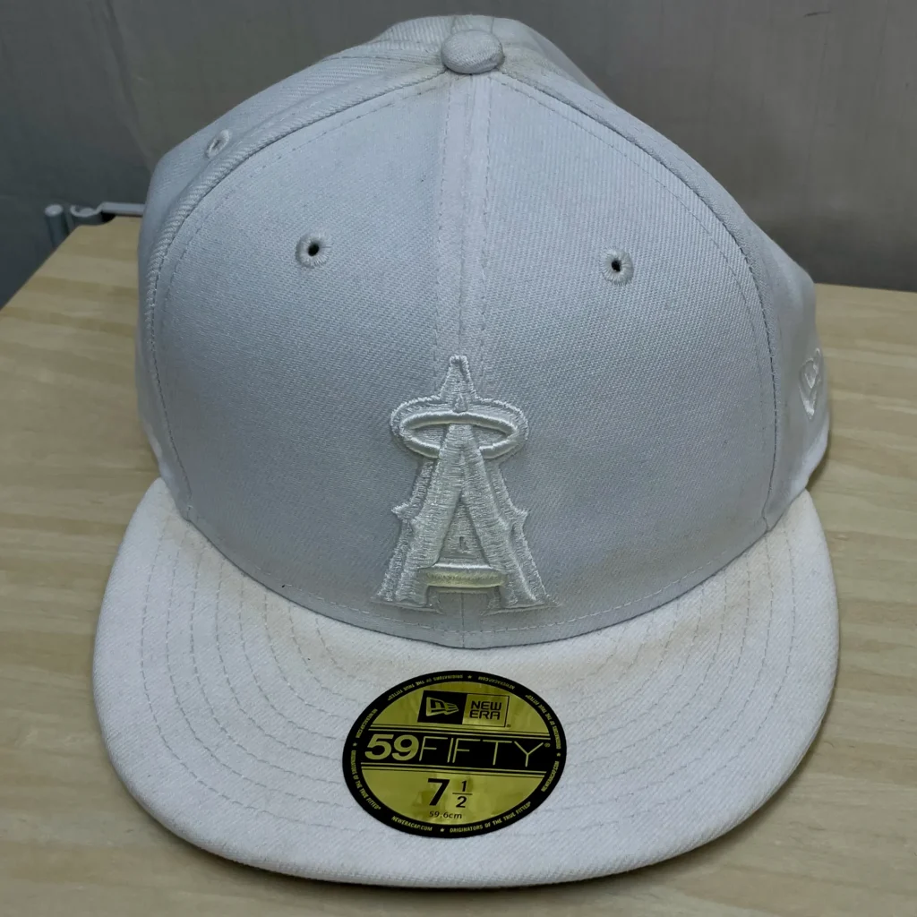 New Era（ニューエラ）エンジェルス白キャップの黄ばみ・汗染みを撃退。「高温全体漂白」で挑む、白さへの執念とリスクの真実