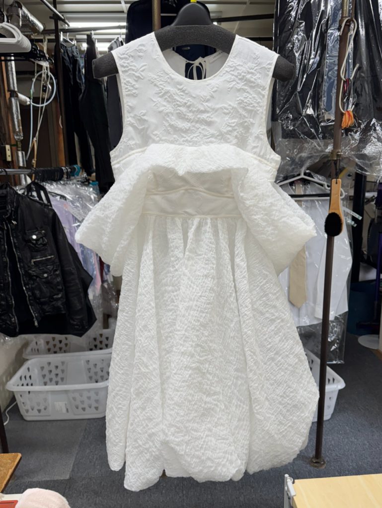 セシリーバンセン（CECILIE BAHNSEN）の白さを復元。繊細なテクスチャーを守る「漬け込み漂白」