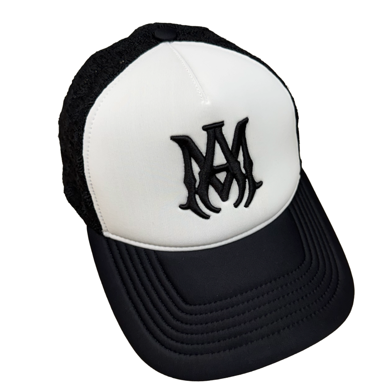 クリーニングとシミ抜きが完了し、新品同様に甦ったAMIRI（アミリ）のメッシュキャップ。仕上がり後。