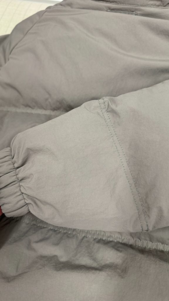 ソースの跡が完全に消え、生地のテカリや白化もないノースフェイスの表面