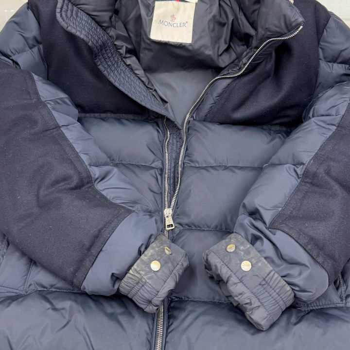 モンククレール放置して袖口にカビが生えたダウンジャケット
