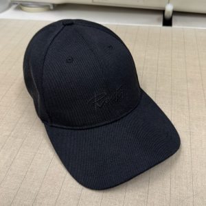 キンプリ永瀬廉くんデザインのキャップを長持ちさせるメンテナンス。お化粧汚れのリセットと最新の「資産防衛」加工